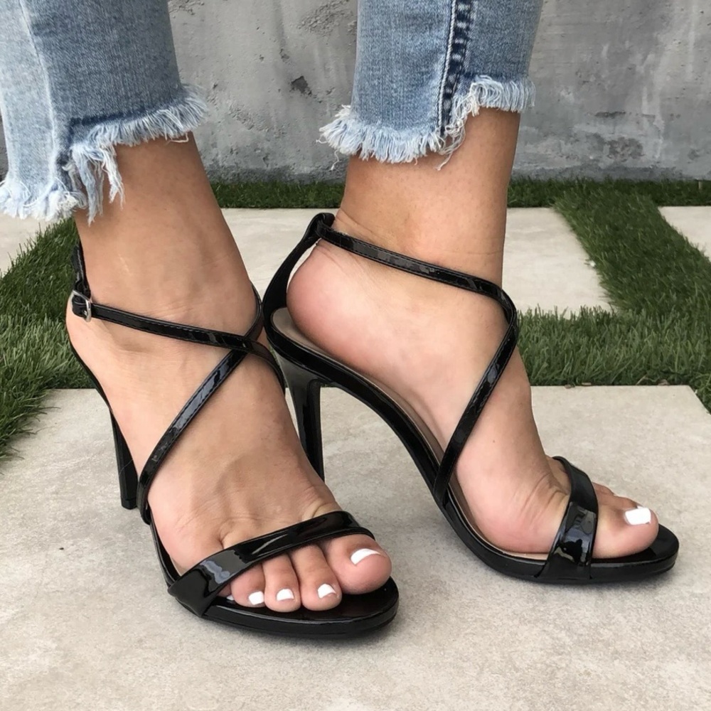 🟠NWT Open Toe Strappy Black Heels